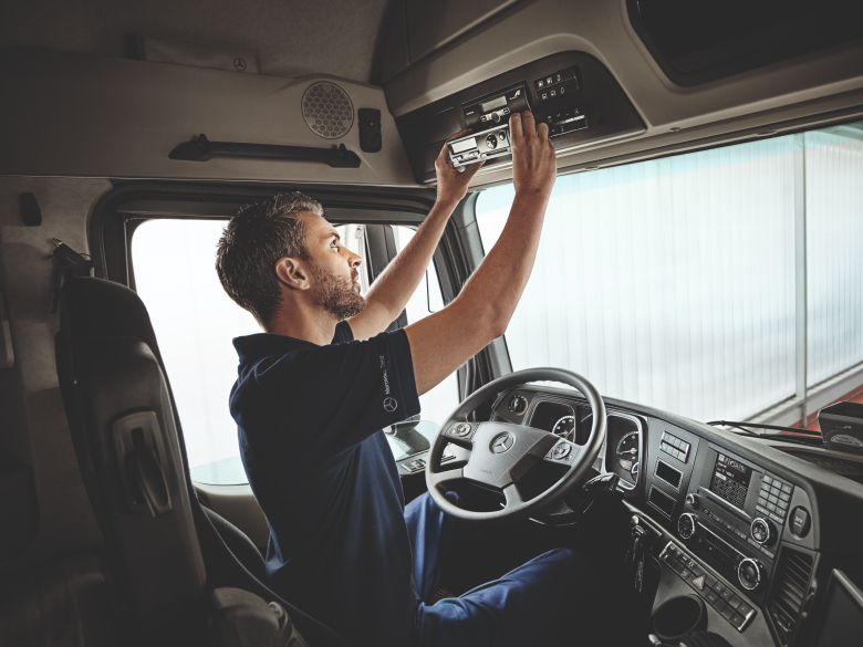 Fahrtenschreiberprüfung | Mercedes-Benz Lkw